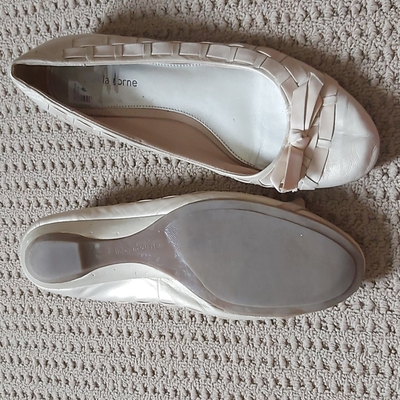 Liz Claiborne off white flats - Picture 3 of 4